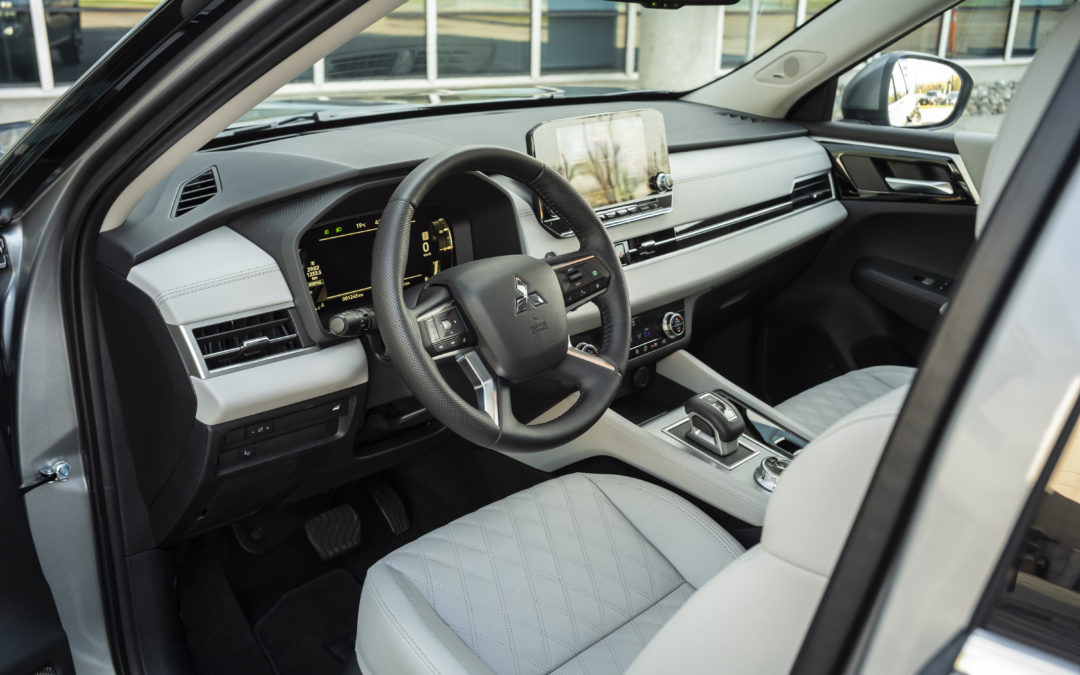 2022 Mitsubishi Outlander (Interior-1)