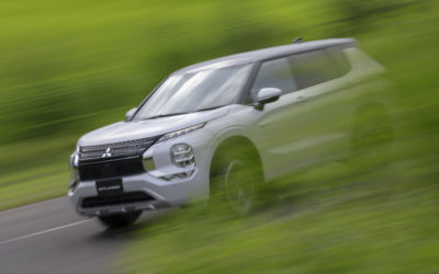 Le tout nouveau modèle Outlander PHEV adopte une technologie de contrôle intégral évoluée pour offrir une conduite sûre, sécurisée et confortable.