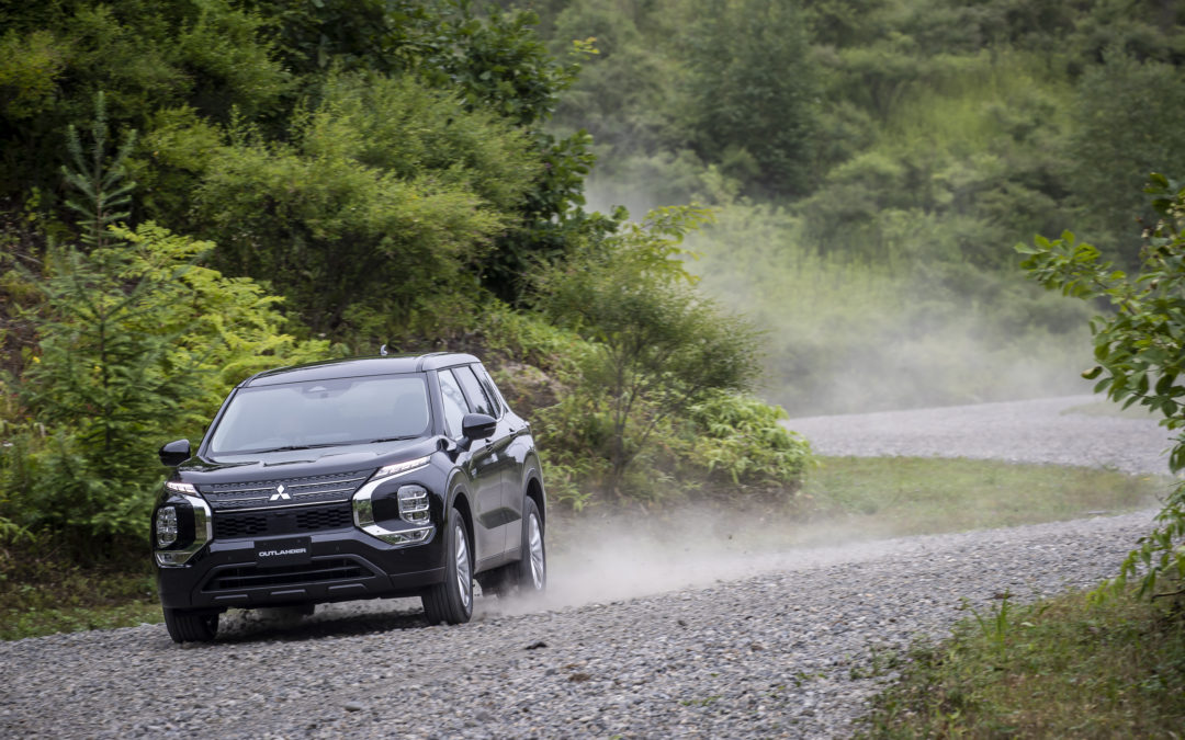 The All-New Outlander PHEV Exterior Road 2